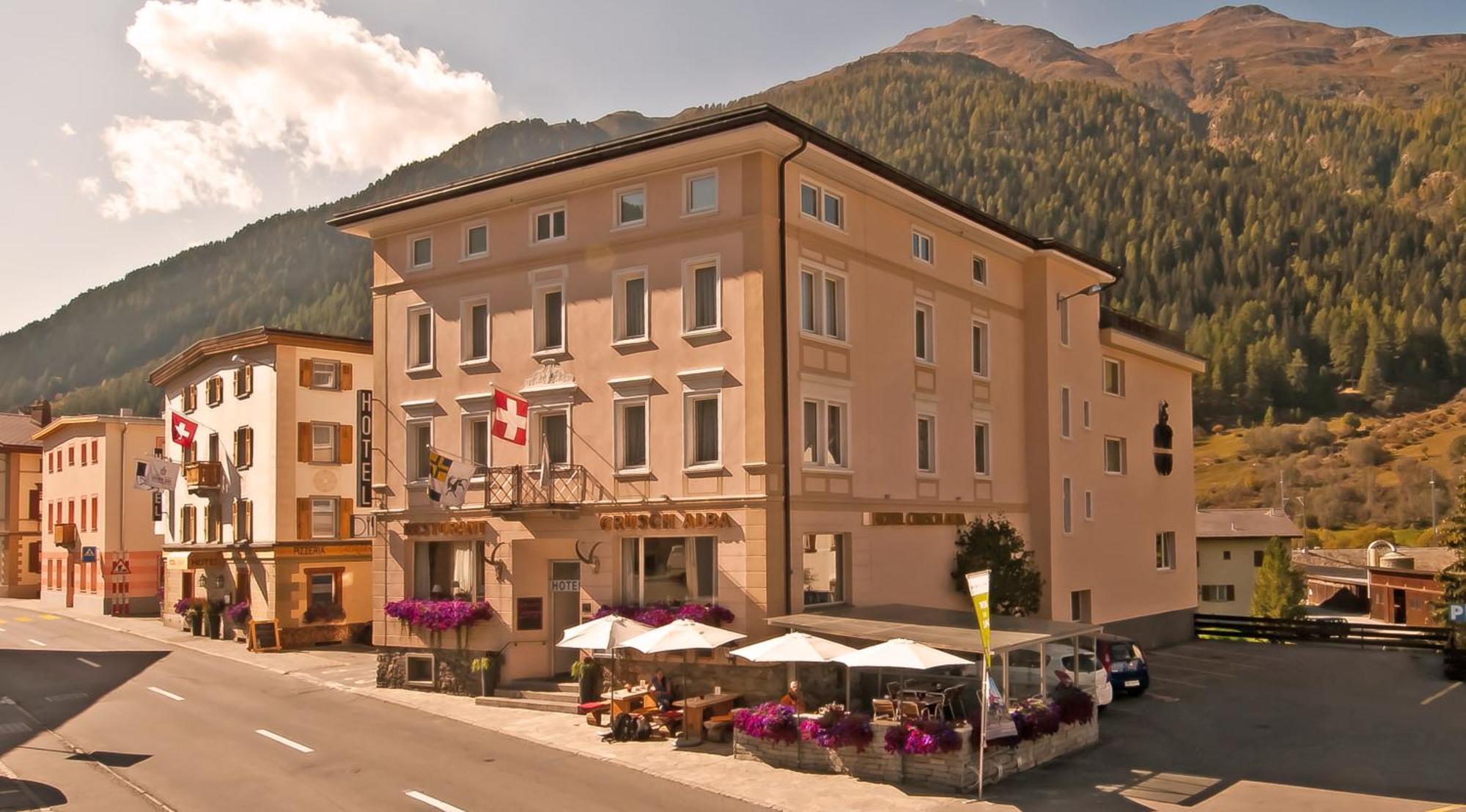 Hotel Crusch Alba Zernez Exteriér fotografie
