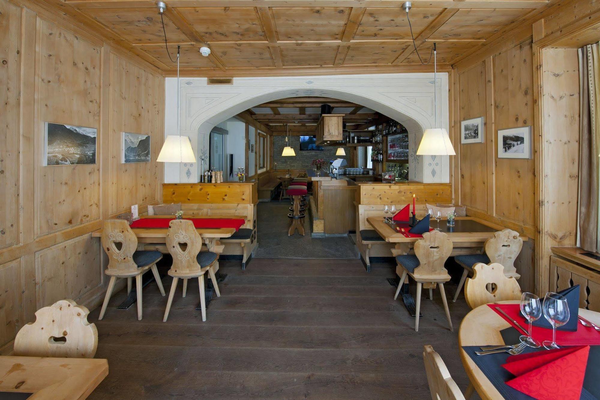 Hotel Crusch Alba Zernez Exteriér fotografie
